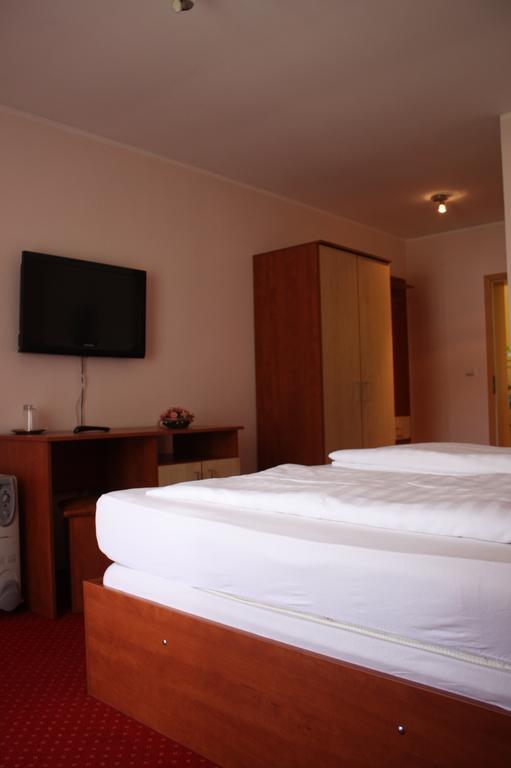 Pensiune Safrane Baile Herculane Room photo