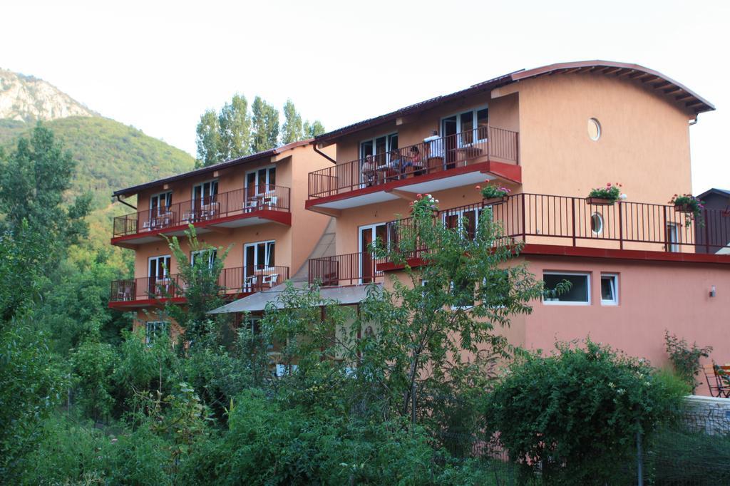 Pensiune Safrane Baile Herculane Exterior photo
